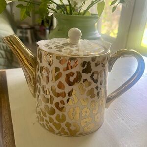 Elegant Gold Leopard Print Teapot